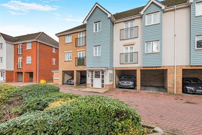 2 Bedroom Flat For Sale In Sherwood Avenue, Larkfield, Aylesford, ME20