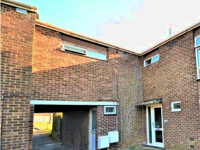 2 Bedroom Maisonette To Rent In Quilter Road, Basingstoke, RG22