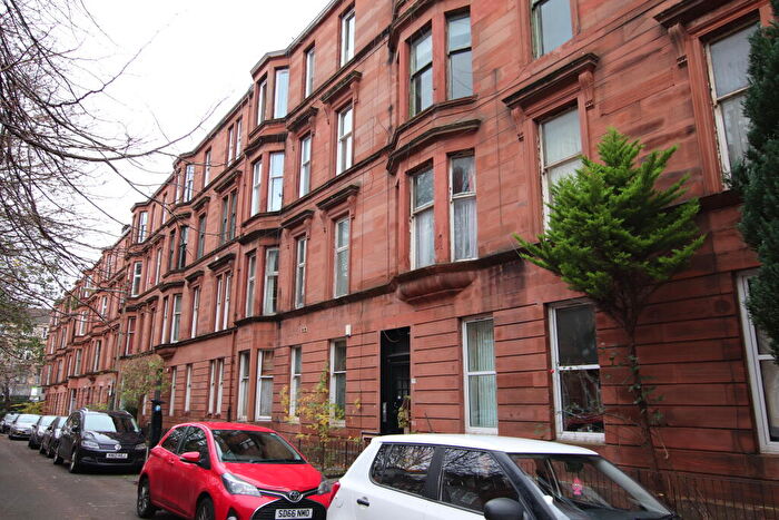 3 Bedroom Flat To Rent In Dunearn Street, Woodlands, G4