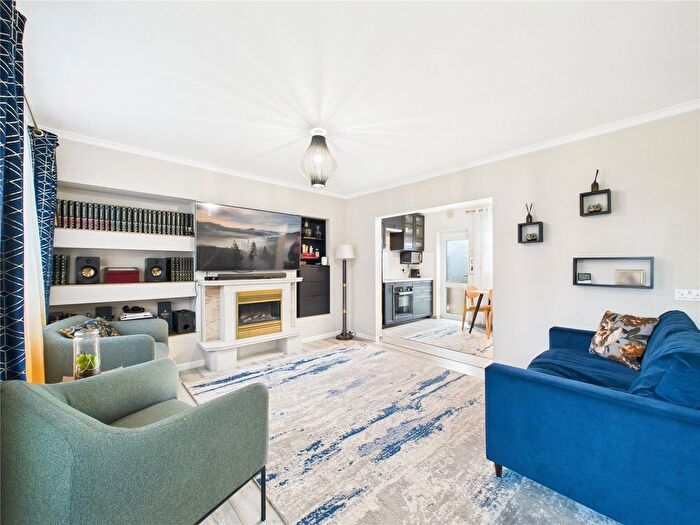 3 Bedroom Semi-Detached House For Sale In Broadbury Road, Bristol, BS4