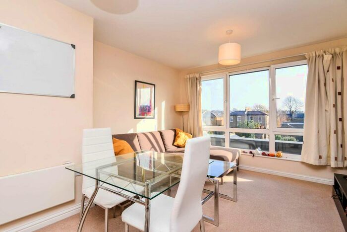 1 Bedroom Flat To Rent In Effra Parade, London SW2