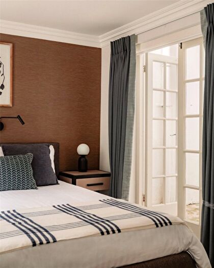 2 Bedroom Flat To Rent In Beaufort Gardens, Chelsea, SW3
