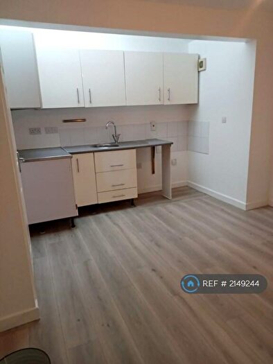 2 Bedroom Flat To Rent In Rodbourne Road, Swindon, SN2