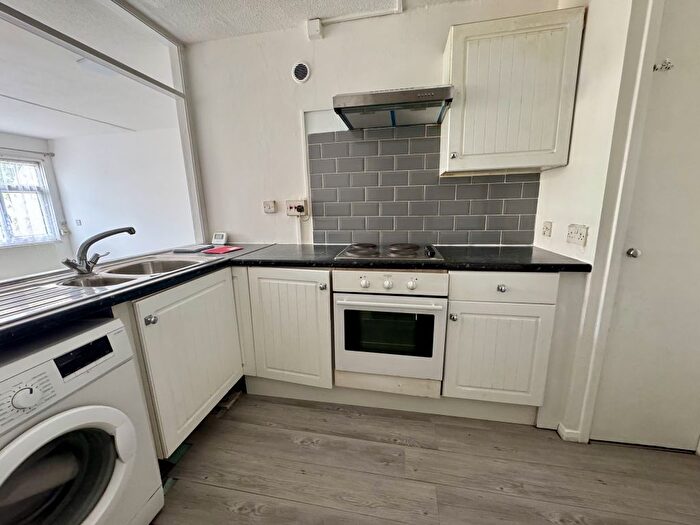 1 Bedroom Flat For Sale In Renown Close, Croydon, CR0