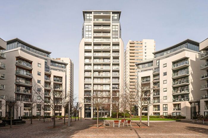 1 Bedroom Flat For Sale In Pump House Crescent, Brentford, TW8