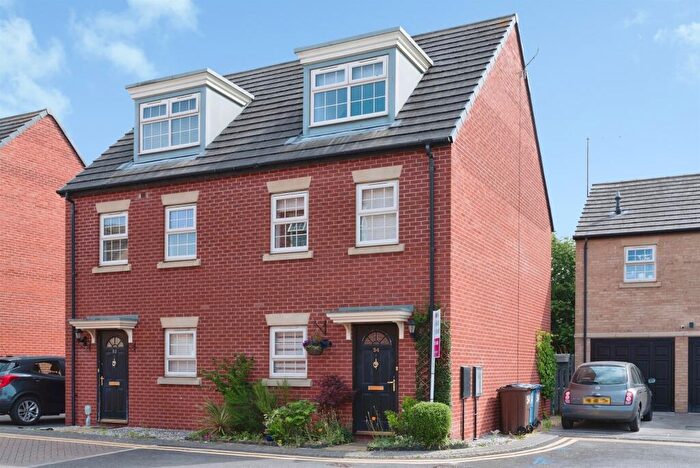 3 Bedroom Town House For Sale In Boothferry Park Halt, Hull, HU4