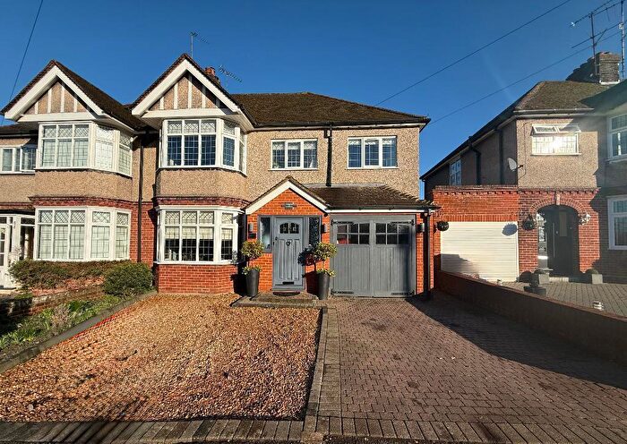4 Bedroom Semi Detached House For Sale In Elmwood Crescent, Old Bedford Road Area, Luton, Bedfordshire, LU2