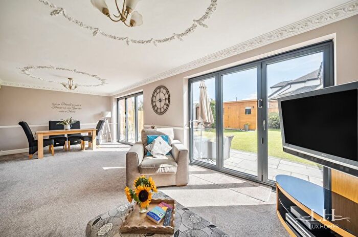 4 Bedroom Detached House For Sale In Abbey Wood Lane, Rainham, RM13