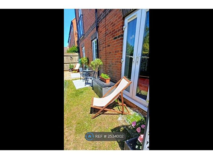 2 Bedroom Flat To Rent In Chapel Close, Wantage, OX12