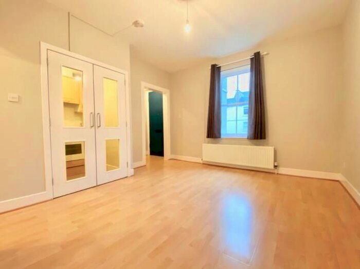 1 Bedroom Flat To Rent In Patriothall, Stockbridge, Edinburgh, EH3