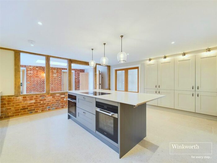5 Bedroom Detached House For Sale In Islandstone Lane, Hurst, Reading, Berkshire, RG10