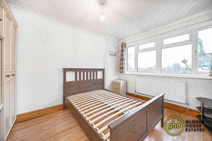 3 Bedroom Flat To Rent In Longfield Estate, Bermondsey, London, SE1