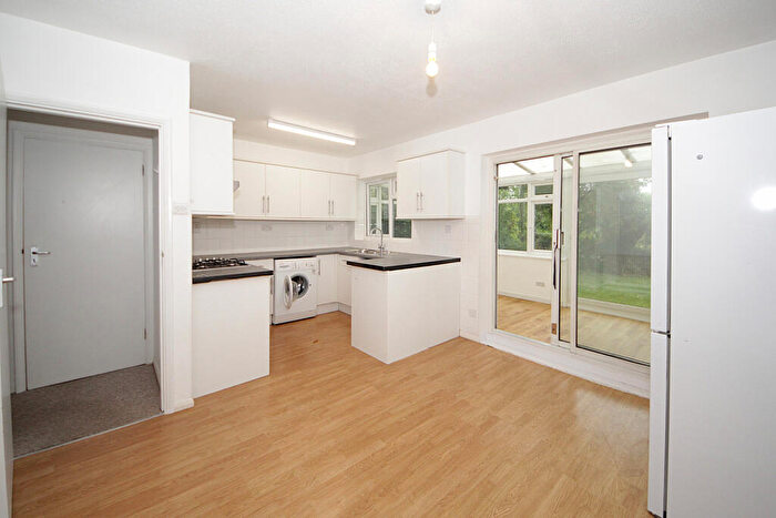 3 Bedroom Semi-Detached House To Rent In Farm Lane, London, N14
