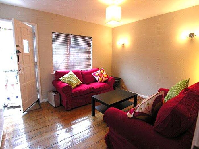 2 Bedroom Terraced House For Sale In Foxhill Road, Reading, RG1