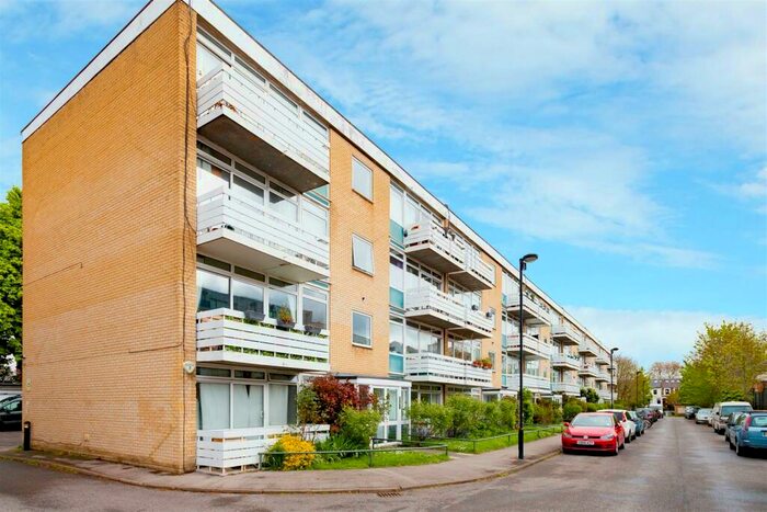 2 Bedroom Flat To Rent In Arbor Court, London, N16