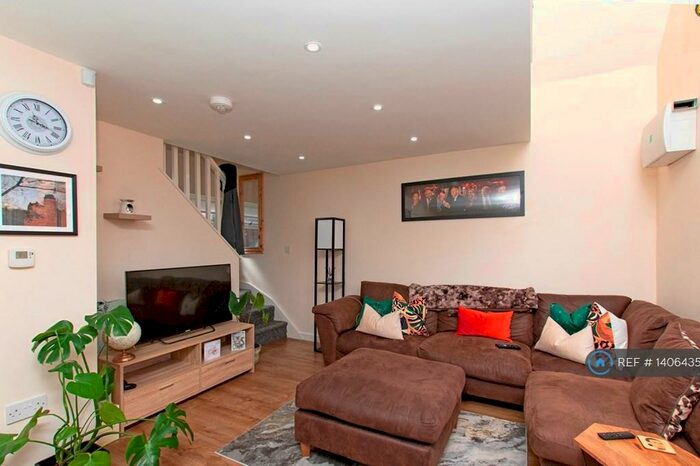 1 Bedroom Detached House To Rent In Parkfield Road, Liverpool, L17