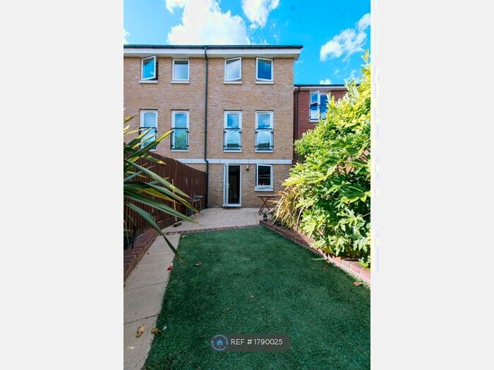 4 Bedroom End Of Terrace House To Rent In Burcher Gale Grove, London, SE15