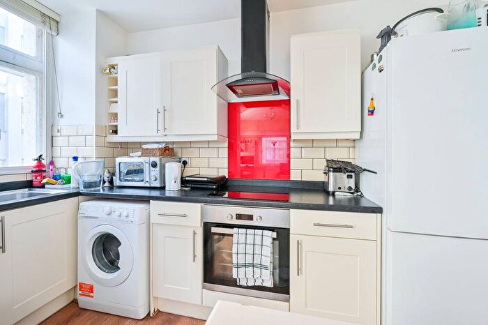 2 Bedroom Flat To Rent In Newington Causeway, Borough, London, SE1