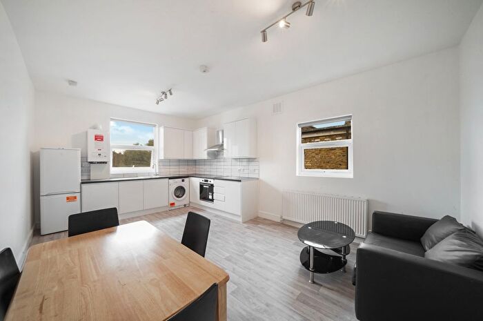 3 Bedroom Flat To Rent In Turnpike Lane, Hornsey, N8