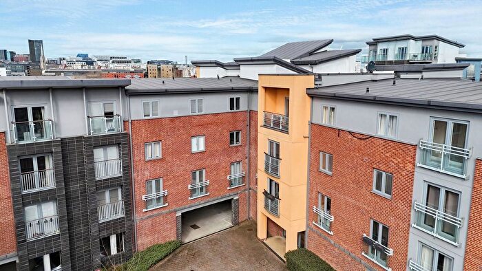 2 Bedroom Flat For Sale In Worsdell Drive, Gateshead, NE8