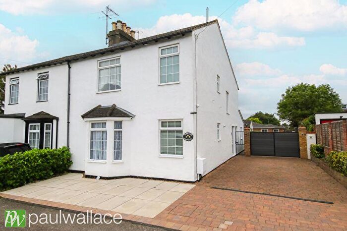 3 Bedroom Semi-Detached House For Sale In Macers Lane, Wormley, Broxbourne, EN10