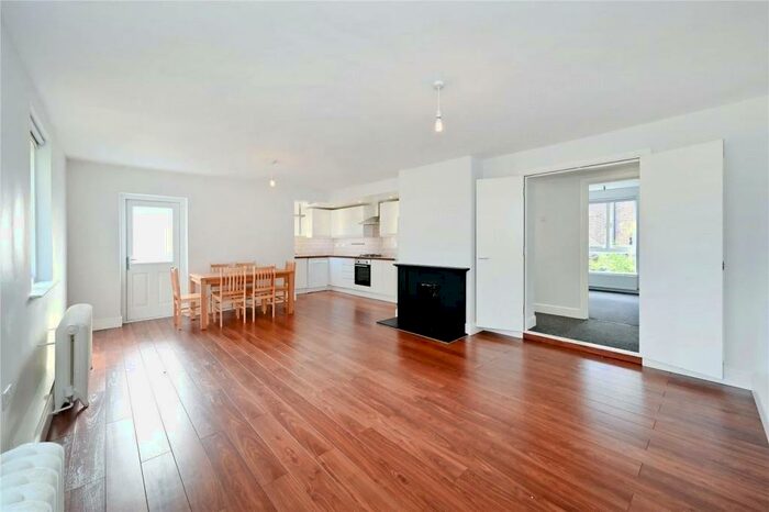 2 Bedroom Flat To Rent In St Annes Close, Highgate, N6
