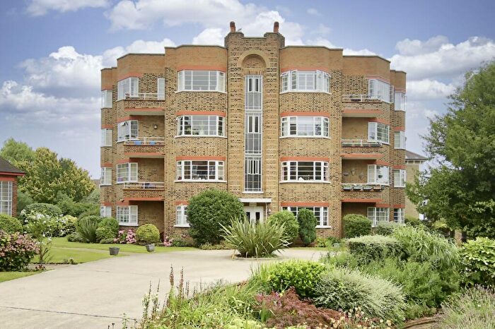3 Bedroom Apartment To Rent In Park Road, Hampton Wick, KT1