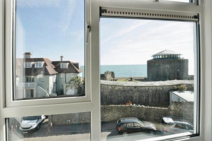 1 Bedroom Flat For Sale In Sandgate High Street, Sandgate, Folkestone, Kent, CT20