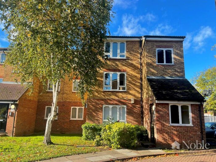 1 Bedroom Flat To Rent In Frazer Close, Romford, RM1