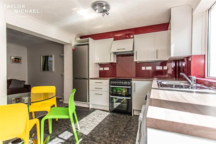 4 Bedroom Terraced House To Rent In Edinburgh Road, Brighton, BN2