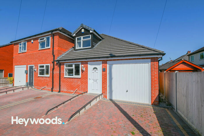 3 Bedroom Semi-Detached Bungalow To Rent In Somerset Road, Hanley, Stoke-on-Trent, ST1