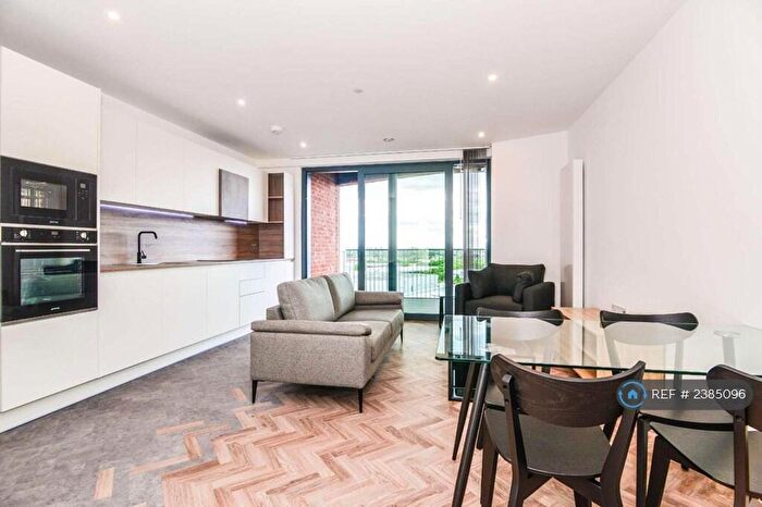 2 Bedroom Flat To Rent In Makers Yard, London, E3