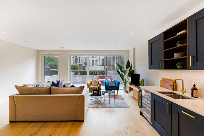 2 Bedroom Apartment For Sale In The Claves, Mill Hill, NW7