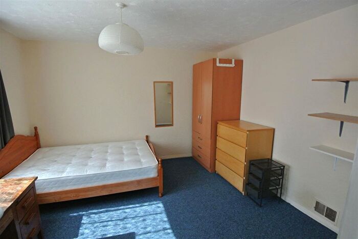 5 Bedroom End Of Terrace House To Rent In Cherrywood Avenue, Englefield Green, Egham, TW20