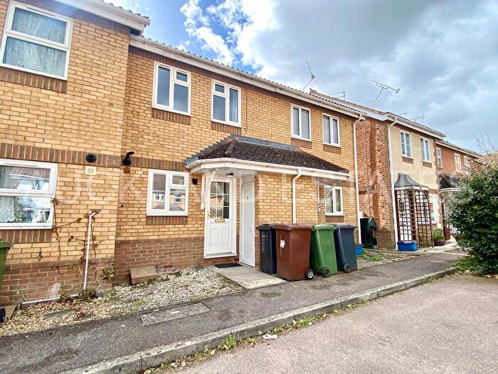 2 Bedroom Terraced House To Rent In Oakfield Close, Potters Bar, EN6