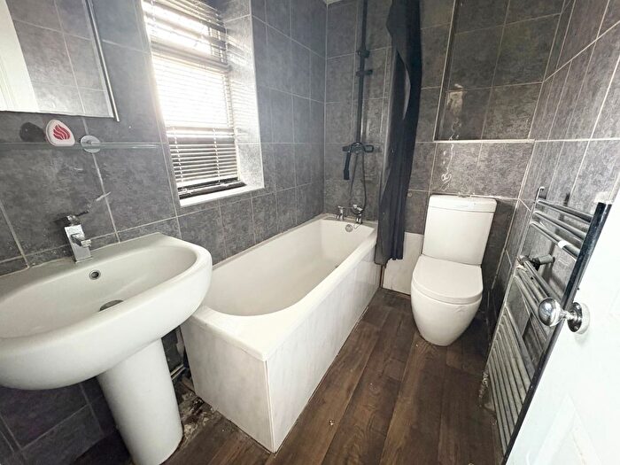 2 Bedroom End Of Terrace House For Sale In Amethyst Road, Hull, East Yorkshire, HU9