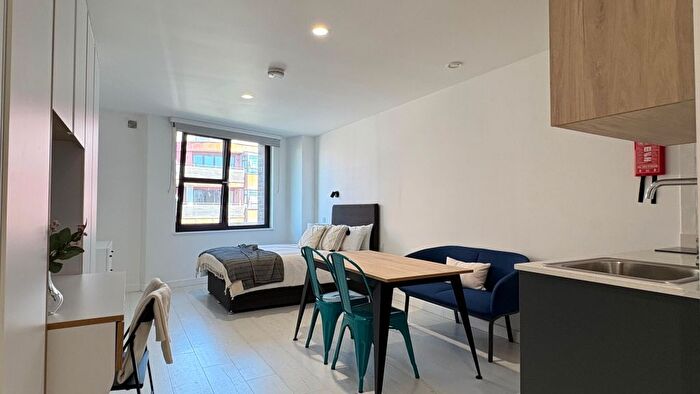 Studio To Rent In Commercial Road, London, E14