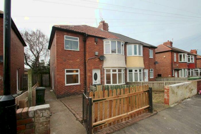3 Bedroom Flat To Rent In Howdene Road, Denton Burn, Newcastle, NE15