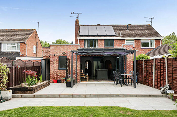 3 Bedroom Semi Detached House For Sale In Wynyards Close, Tewkesbury, Gloucestershire, GL20