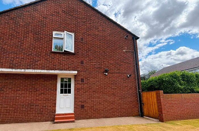 2 Bedroom Semi Detached House For Sale In Farnham Road, Slough, Berkshire, SL1