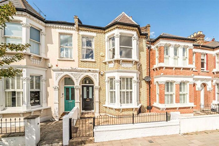 2 Bedroom Flat For Sale In Abbeville Road, Clapham, SW4