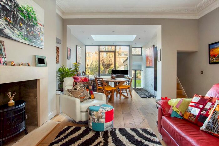 2 Bedroom Flat To Rent In Spencer Road, London SW18