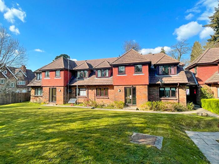 1 Bedroom Flat To Rent In Holly Court, Crowborough, TN6