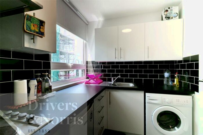 Apartment To Rent In Hornsey Lane, Islington, London, N6