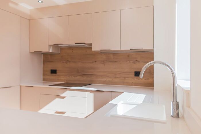 3 Bedroom Terraced House For Sale In Turnbull Close, Canada Lane, Faringdon, SN7