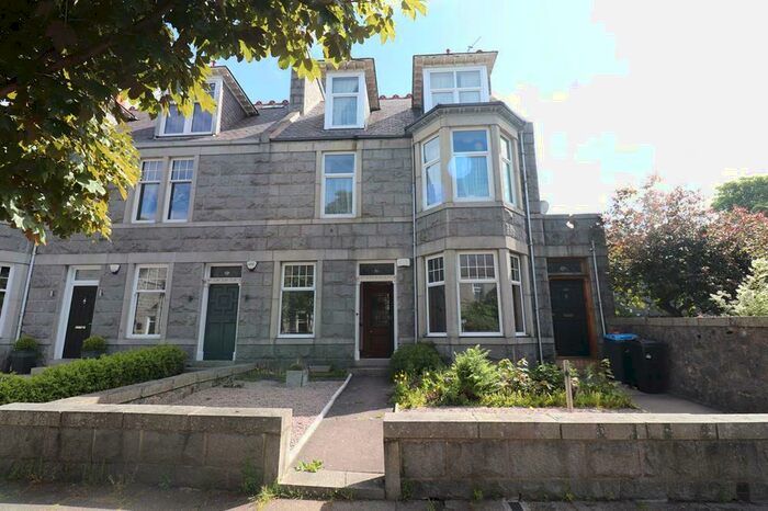 2 Bedroom Ground Flat To Rent In Forest Avenue, Aberdeen, AB15