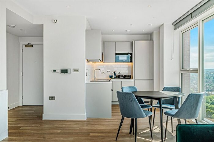 1 Bedroom Flat To Rent In Henley Cross, London, SE3
