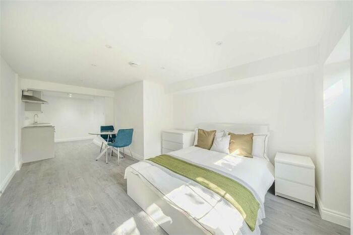 Studio To Rent In Sandycombe Road, Kew, Richmond, TW9
