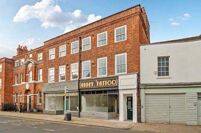 1 Bedroom Flat To Rent In Windsor Street, Chertsey, Surrey, KT16