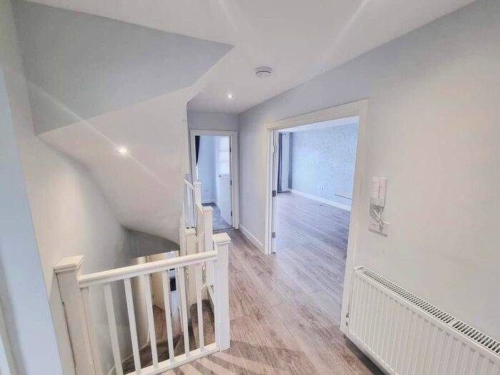 3 Bedroom Maisonette To Rent In Hale Grove Gardens, Mill Hill, London, NW7